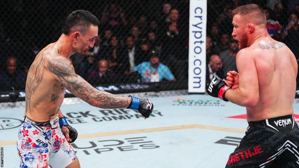 Max Holloway in action against Justin Gaethje