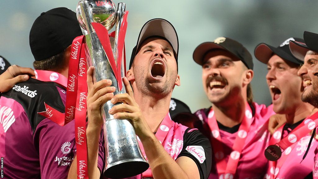 Lewis Gregory lifts the T20 Blast trophy