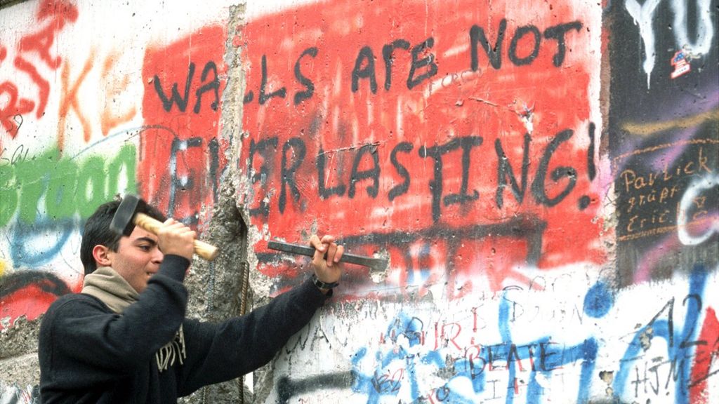 Man chipping away at the Berlin Wall, 1989 - with graffiti "Walls are not everlasting"