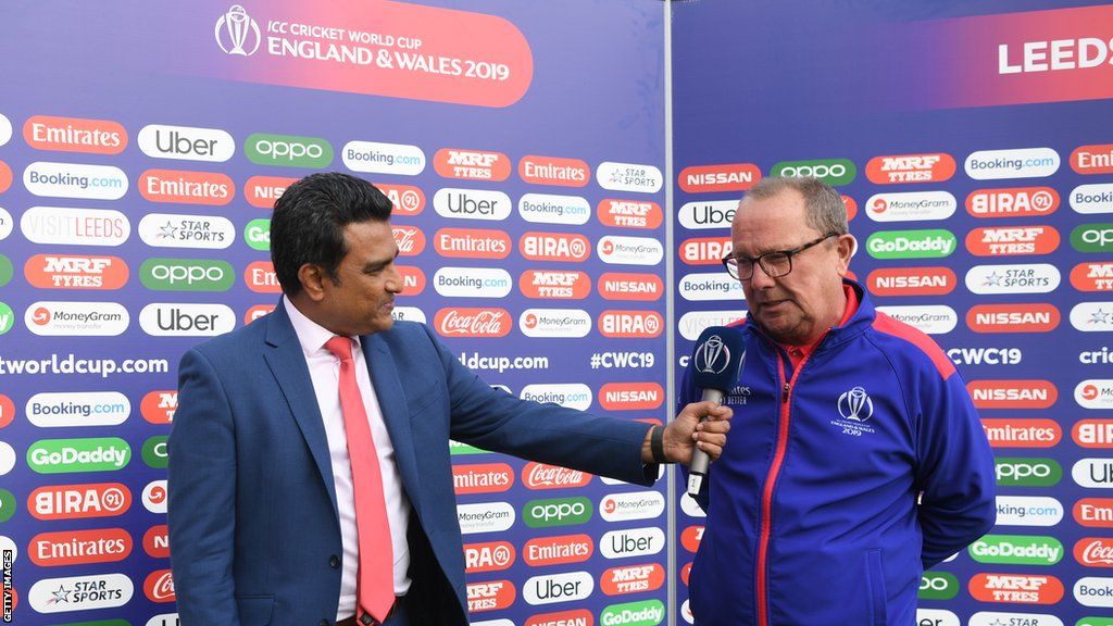 Sanjay Manjrekar (left) and Ian Gould (right) at the Cricket World Cup