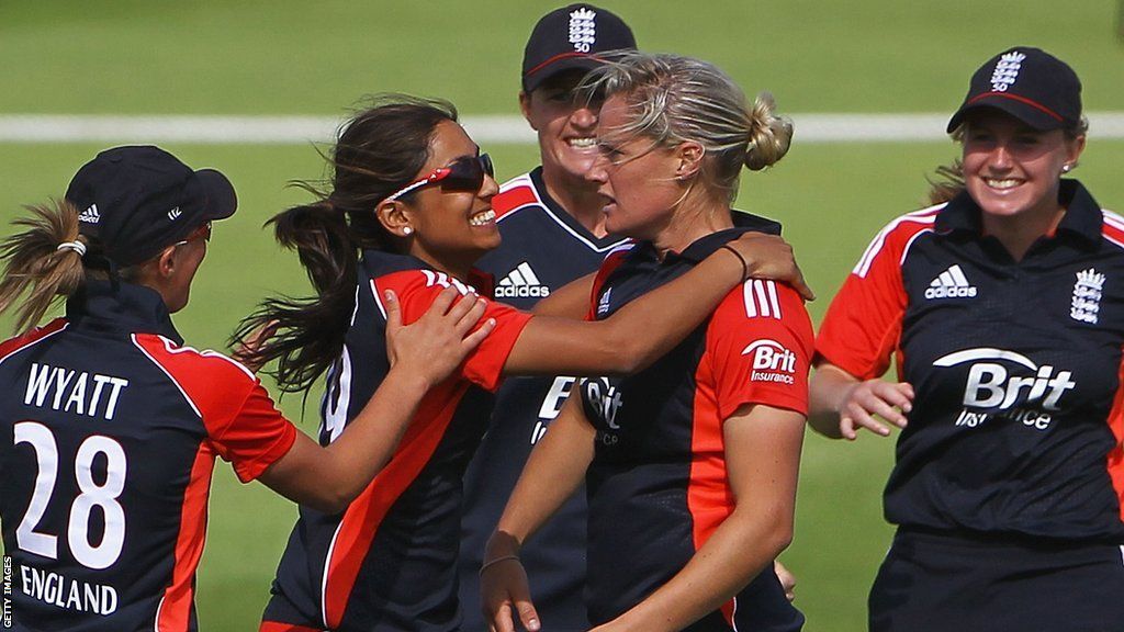 Isa Guha and Katherine Sciver-Brunt celebrate a wicket together against Australia in 2011