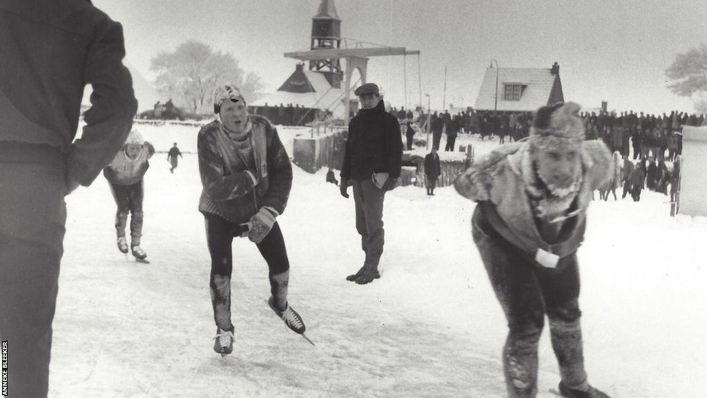 Leffert Oldenkamp skates ahead of two fellow competitors in the 1963 Elfstedentocht