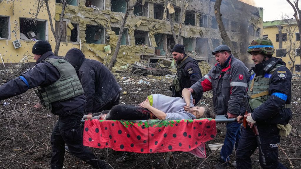 A wounded, pregnant 32-year-old woman being evacuated from the Mariupol maternity hospital