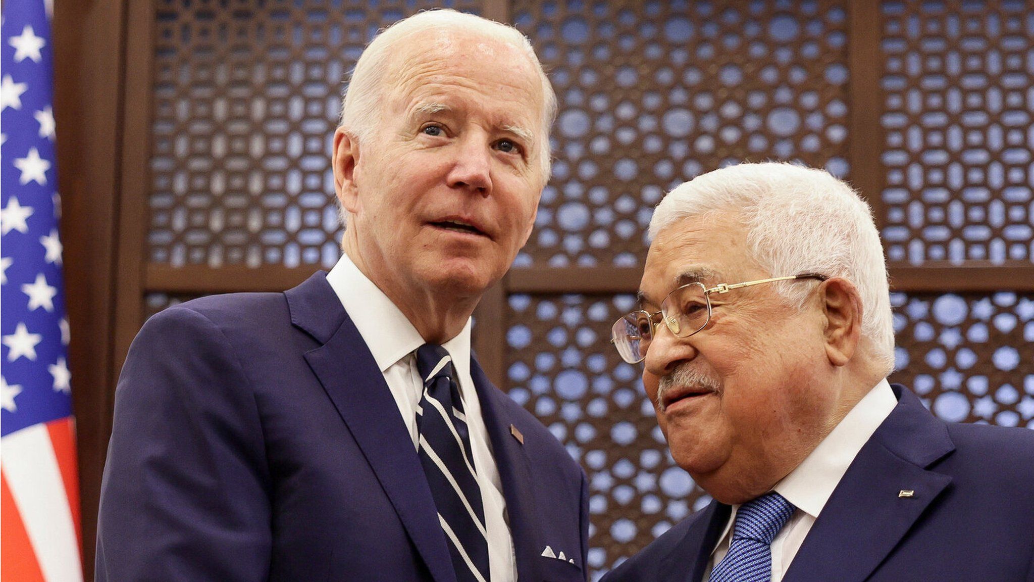 Joe Biden (left) and Mahmoud Abbas (15/07/22)