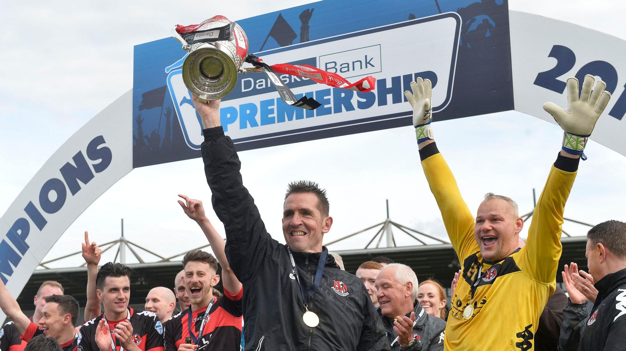 Stephen Baxter lifts the Gibson Cup
