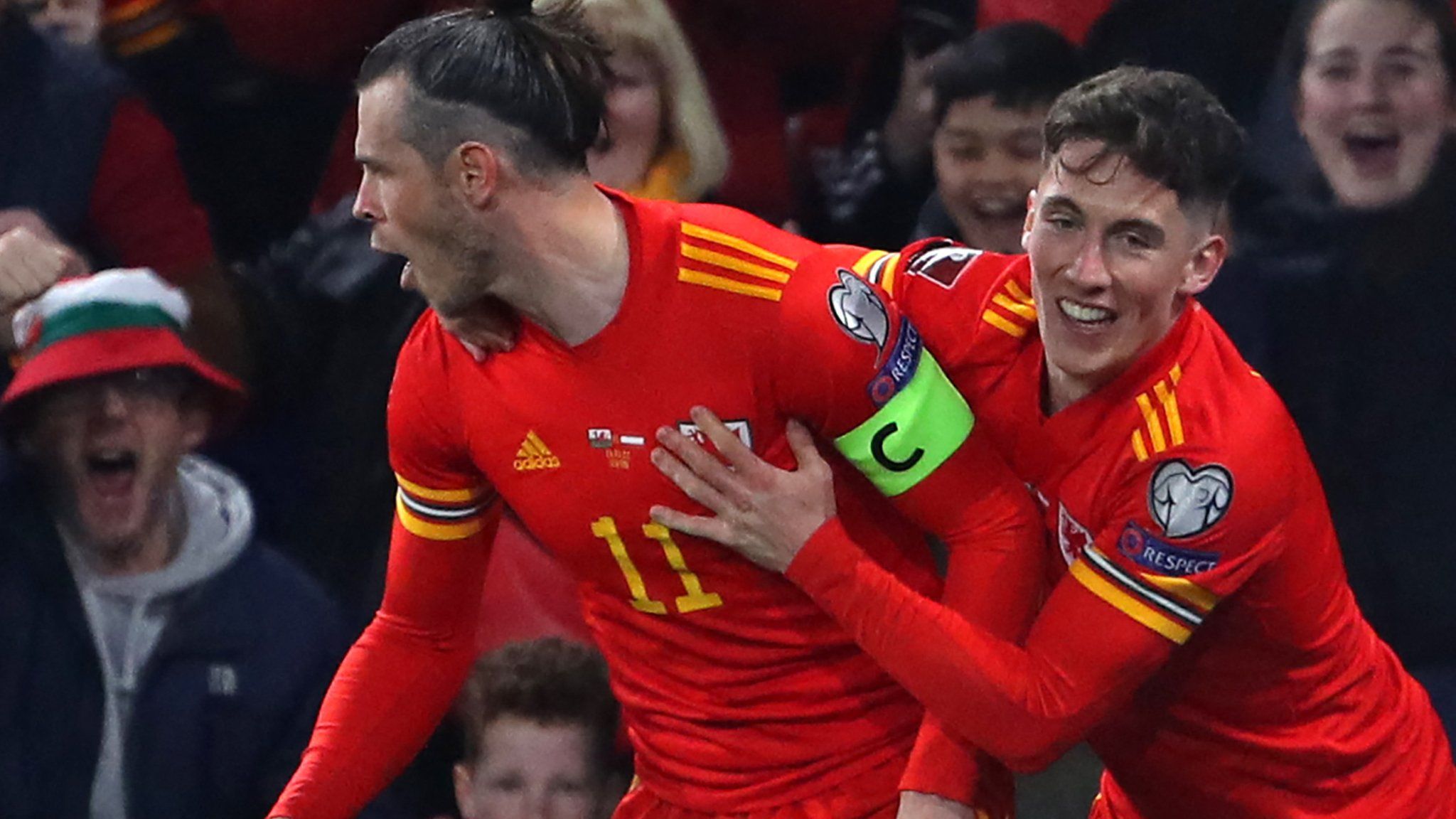 Gareth Bale (chwith) gyda Harry Wilson