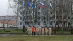 Поднятие флага в школе Пскова