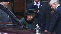 Из Виндзора в Лондон королеву сопровождал ее сын, принц Эндрю, герцог Йоркский