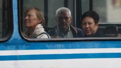 пассажиры автобуса в Херсоне