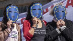 Протест в Испании против политиков, выступающих за ограничение иммиграции и прием беженцев