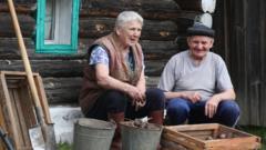 Пенсионеры в деревне