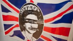 Вынесенный группой Sex Pistiols на обложку сингла God Save the Queen графическое решение художника Джеми Рида стало воплощением бунтарского, непочтительного отношения рок-музыкантов к британской королеве, а заодно одним из самых ярких визуальных образов культуры второй половины ХХ века