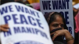 Hindistan'ın muhalefet partisinin üyeleri, Başbakan Modi'nin Manipur'daki şiddet olaylarından ilk kez bahsettiği gün Delhi'de bir protesto düzenledi