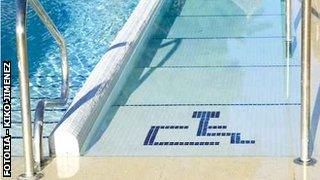 Disabled access to a swimming pool