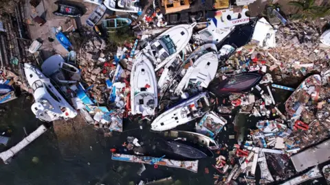 Hurricane Otis destroys the Plaza Manzanillo yacht club in Mexico, Acapulco 28 October
