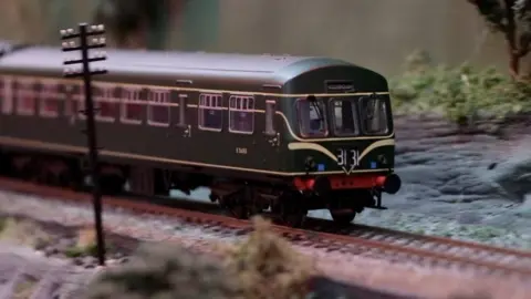 Alnwick Model Railway Club, a little train on the move