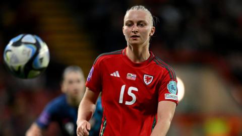 Elise Hughes in action for Wales against Croatia