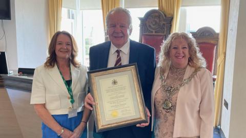 Fylde Council leader Karen Buckley, Sir Bill Beaumont and Fylde mayor Cheryl Little