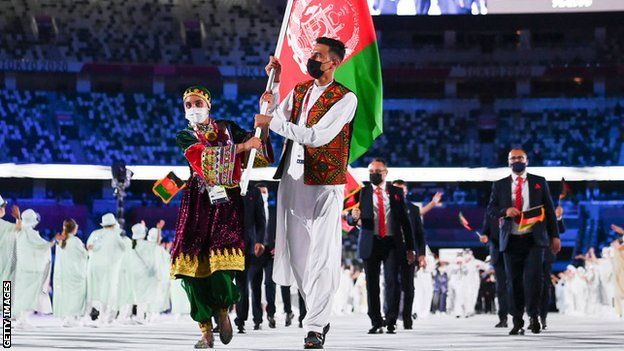 Kimia Yousofi carries the Afghanistan's flag at Tokyo 2020