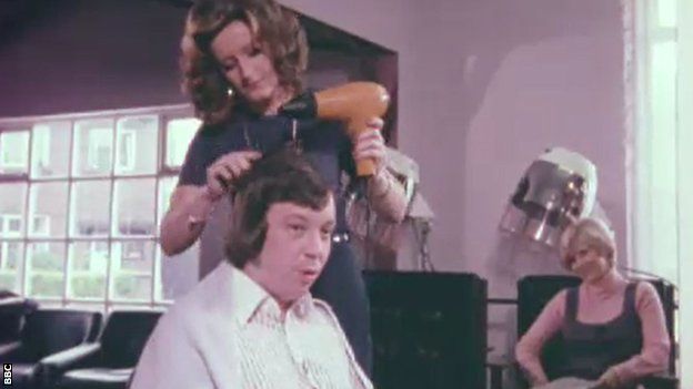 Alan Evans gets his hair styled
