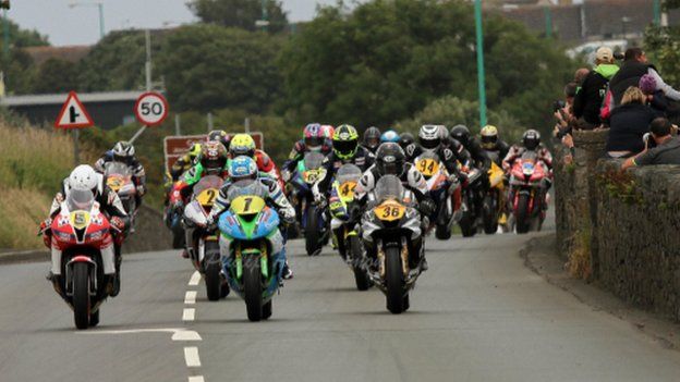 Mass start at the 2019 Southern 100 road races