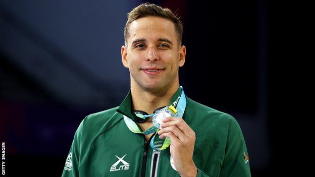 Chad le Clos poses with his silver medal from the men's 200m butterfly at the Commonwealth Games