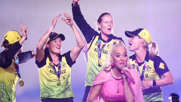 After winning the 2021 Women's T20 World Cup, Australia party on stage with Katy Perry at the Melbourne Cricket Ground