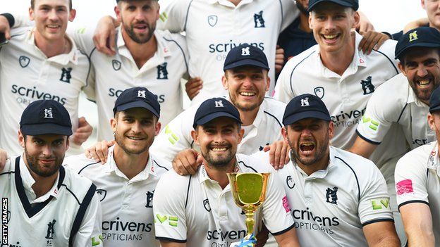 Warwickshire lift the 2021 County Championship