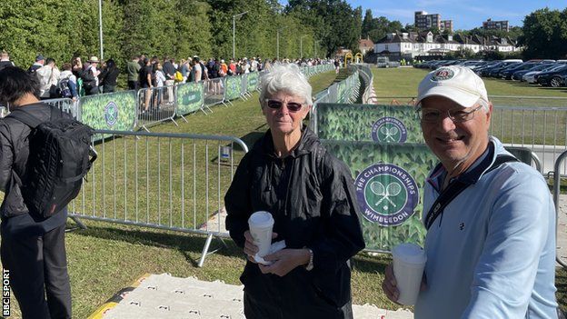 Don and Donna queue for Wimbledon grounds passes