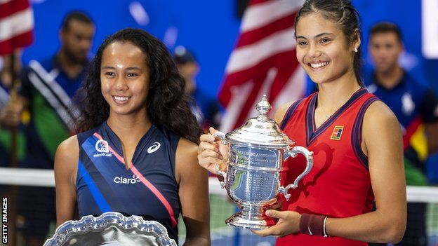 Canada's Leylah Fernandez and Britain's Emma Raducanu with their US Open prizes