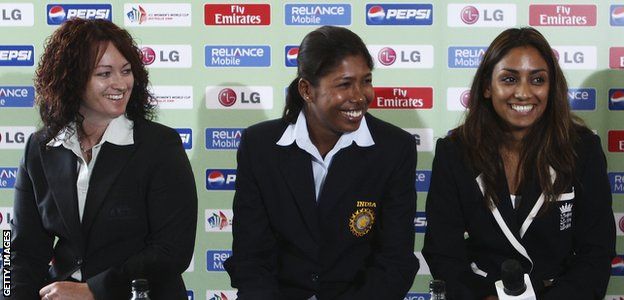 Jhulan Goswami, centre, speaks to the media before the 2005 World Cup alongisde Australia's Karen Rolton and England's Isa Guha