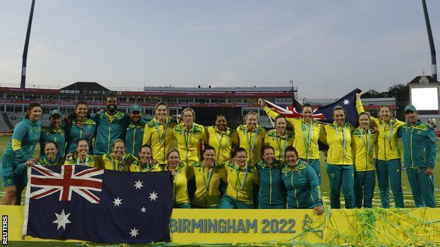 Australia celebrate after winning the Commonwealth Games