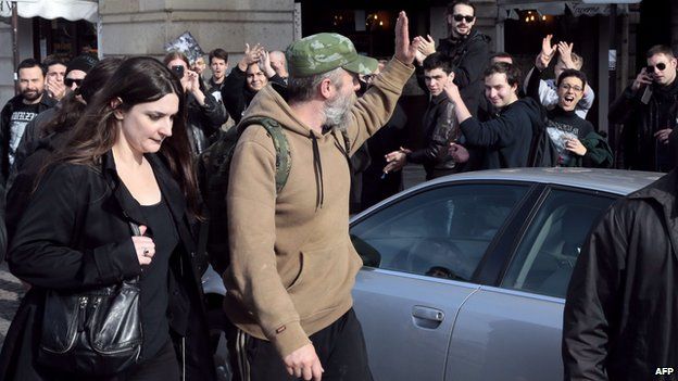 Norwegian far-right activist Kristian Vikernes (C) waves to supporters after a court hearing (17 Oct 2013)