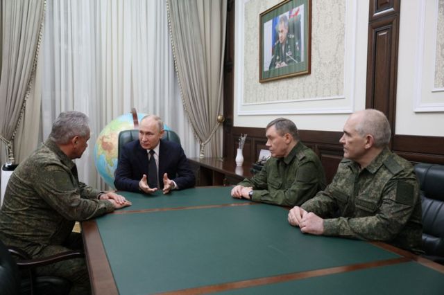 Путин проводит совещание с командованием