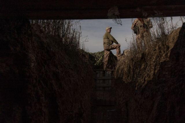 Украинские военные в окопах в Херсонской области