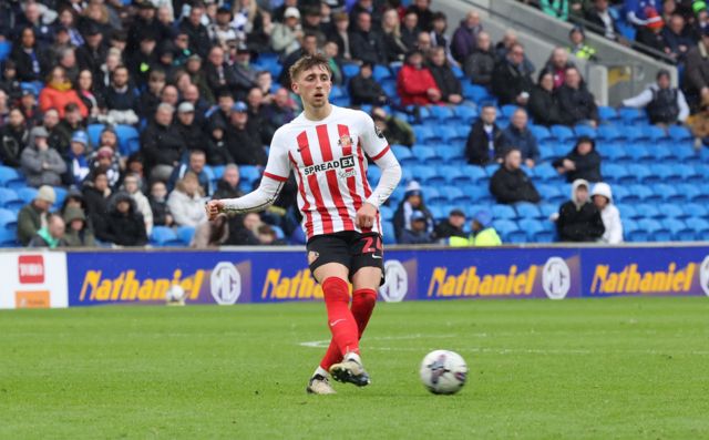 Dan Neil of Sunderland runs with the ball during the Championship match between Cardiff City and Sunderland at Cardiff City Stadium on March 29, 2024
