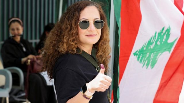 ливанка голосует в Эр-Рияде