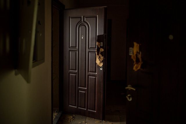 Все двери в многоквартирном доме Виталия Брежнева были взломаны