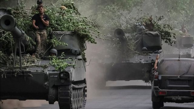 Украинские войска с американскими гаубицами M109