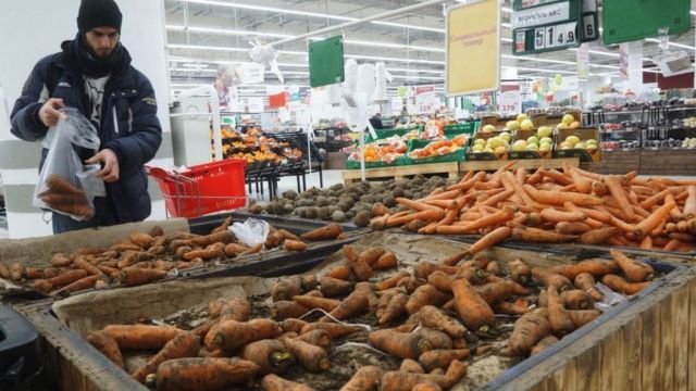 Цены в этом году падают не только из-за дешевеющих фруктов и овощей