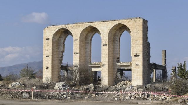 Руины города