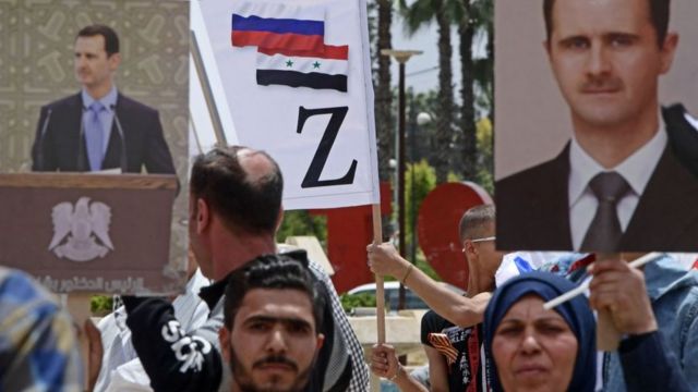Сторонники России на демонстрации в Алеппо, 5 мая 2022 года