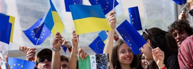 Акция солидарности с Украиной у здания Еврокомиссии в Брюсселе