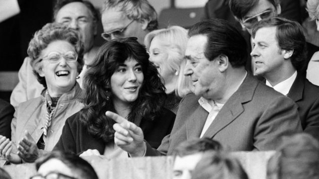 Гислейн Максвелл и ее отец Роберт Максвелл в 1984 году
