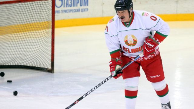 Теперь с Александром Лукашенко не хотят играть даже в хоккей