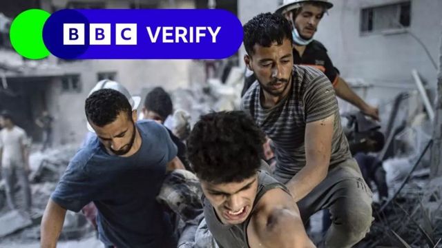 Люди на завалах разрушенных зданий в Газе, лого BBC Verify