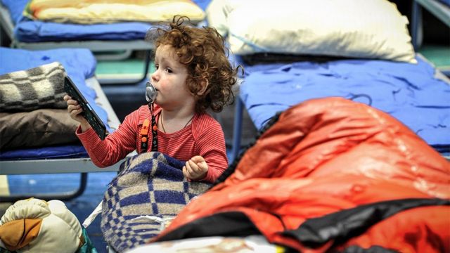Маленький мальчик из Мариуполя в центре для беженцев в Таганроге, Россия, 21 марта 2022 г.