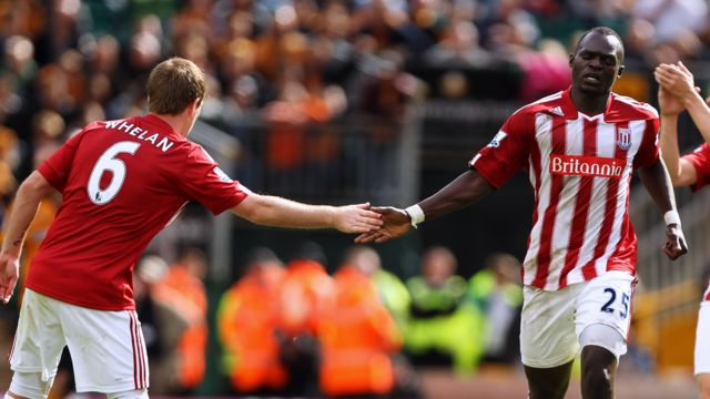 Glenn Whelan and Abdoulaye Faye playing for Stoke City