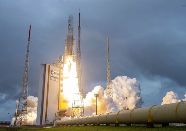 Запуск ракеты Ariane 5 с телескопом на борту