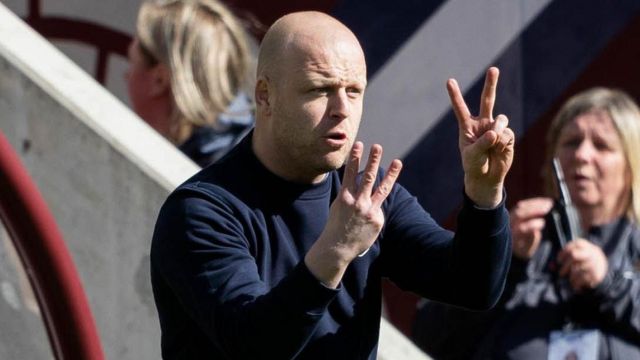 Hearts manager Steven Naismith during a cinch Premiership match between Heart of Midlothian and Livingston at Tynecastle Park